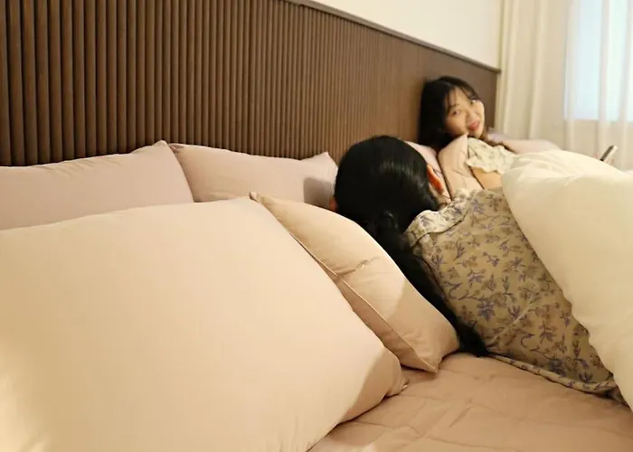 3Rooms 4Beds Kitchen Hongik Stn 3Min