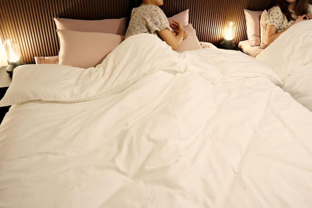 Apartment 3rooms 4beds Kitchen Hongik Stn 3min Seoul
