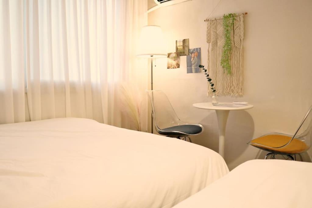 Apartment 3rooms 4beds Kitchen Hongik Stn 3min Seoul
