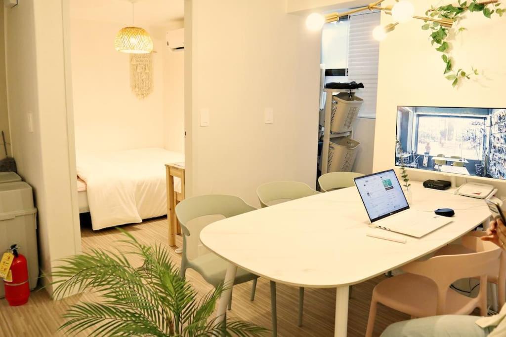 Apartment 3rooms 4beds Kitchen Hongik Stn 3min Seoul